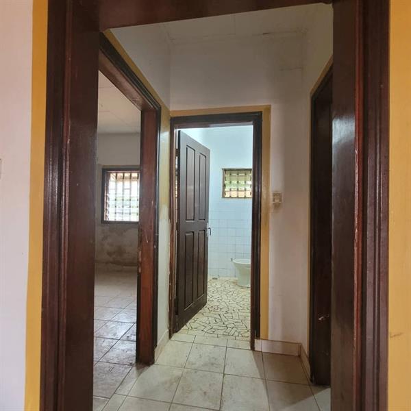 Appartement Enh Bordure De Routr Biyemassi Rond Point Express J &  J CORPORATION