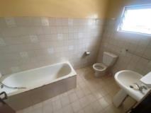 Appartement En Bordure De Route À Essos,, Yaoundé, Immobilier au Cameroun