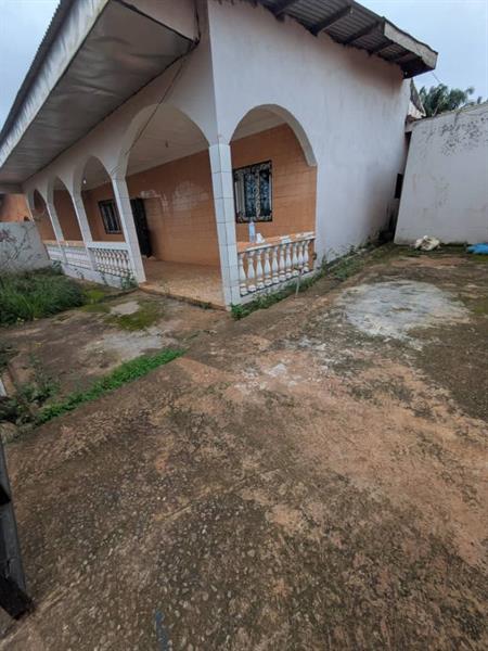 Villa Spacieuse À Odza B12 J &  J CORPORATION