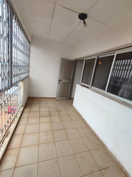 Appartement Spacieux À Tit Garage J &  J CORPORATION