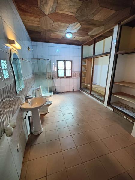 Villa Avec Espace Vert À Emana J &  J CORPORATION