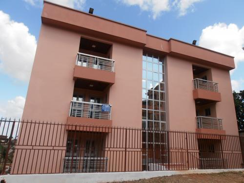  Appartements de 02 chambres à louer à Omnisports, Yaoundé  200.000 f cfa le mois 